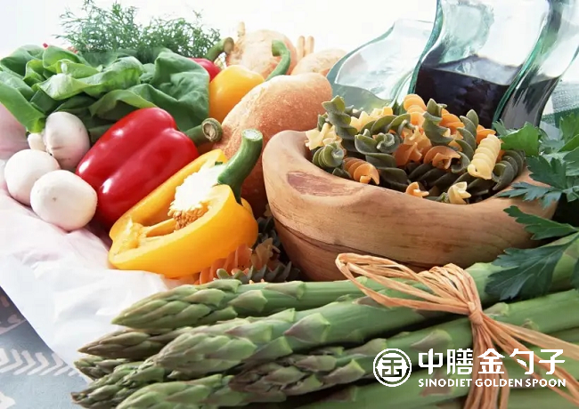 央厨预制菜引领餐饮业变革,提升生活品质.png