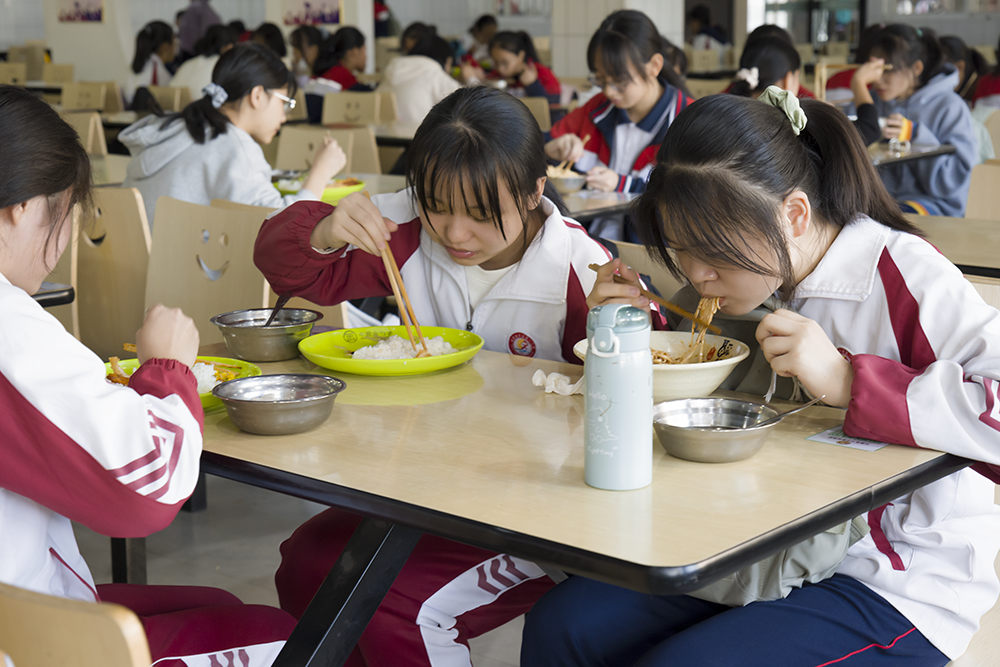 学校食堂承包，提升餐饮服务质量的探索与实践.png