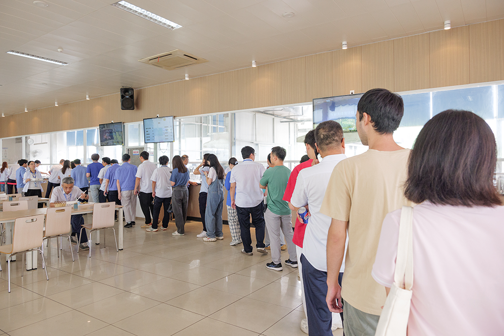 中膳金勺子团体配餐，满足大规模人群的营养需求.png